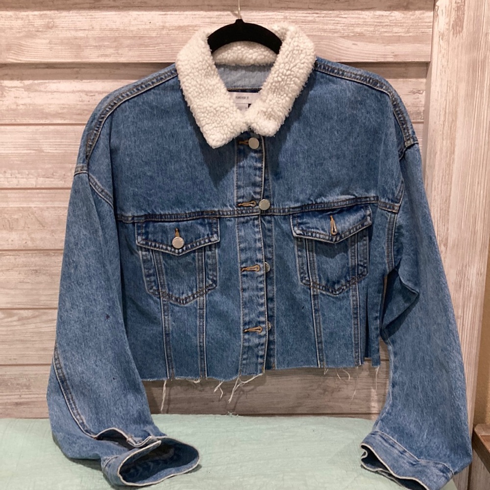 Forever 21 cropped jean jacket. Size: Medium